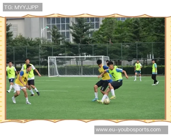 男足球运动员风采展示他们在绿茵场上的激情与荣耀